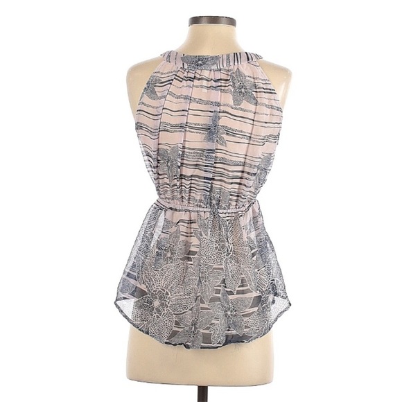 D'Closet Sleeveless Blouse l  SIZE S - Picture 2 of 3